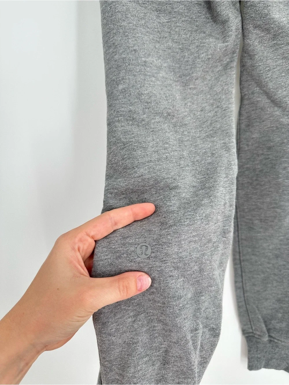 Lululemon Heathered Core Medium Gray Warm Down Jogger Size 2